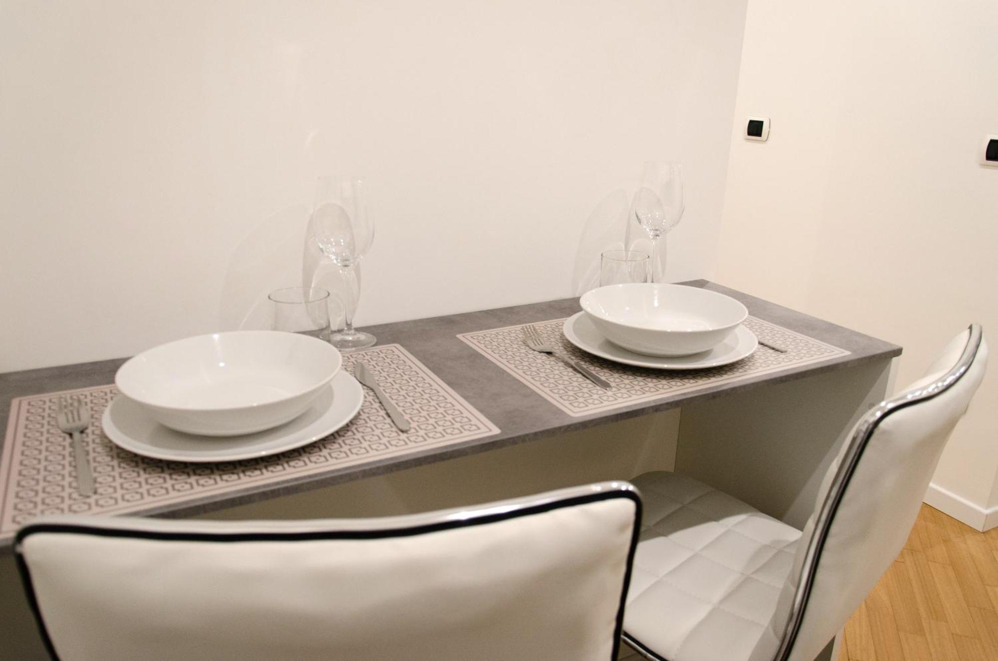 Magnoliaapartments - 5 Nirone Center Milan Luaran gambar